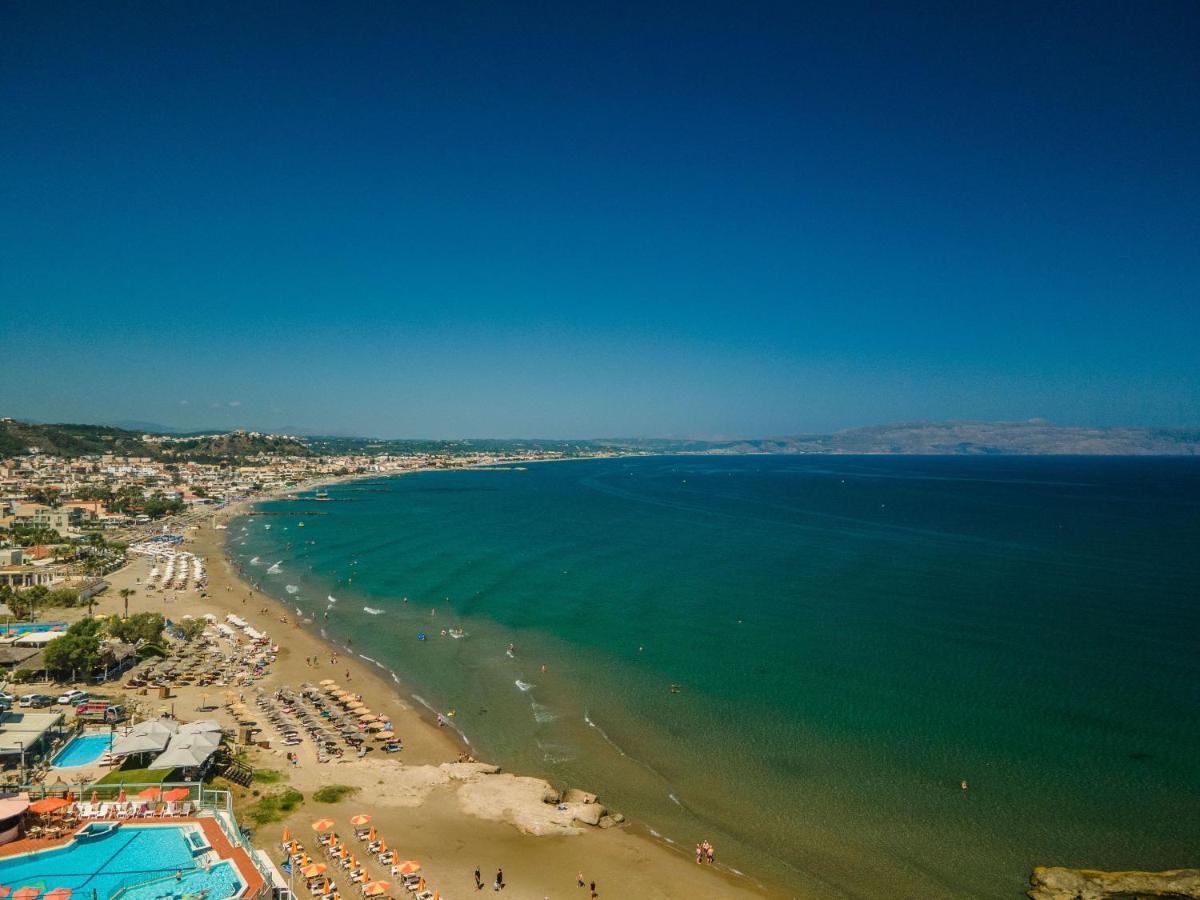 Manos Beachside Apartments Agia Marina Extérieur photo