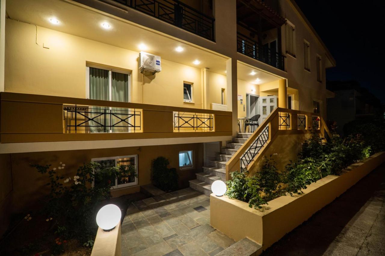 Manos Beachside Apartments Agia Marina Extérieur photo