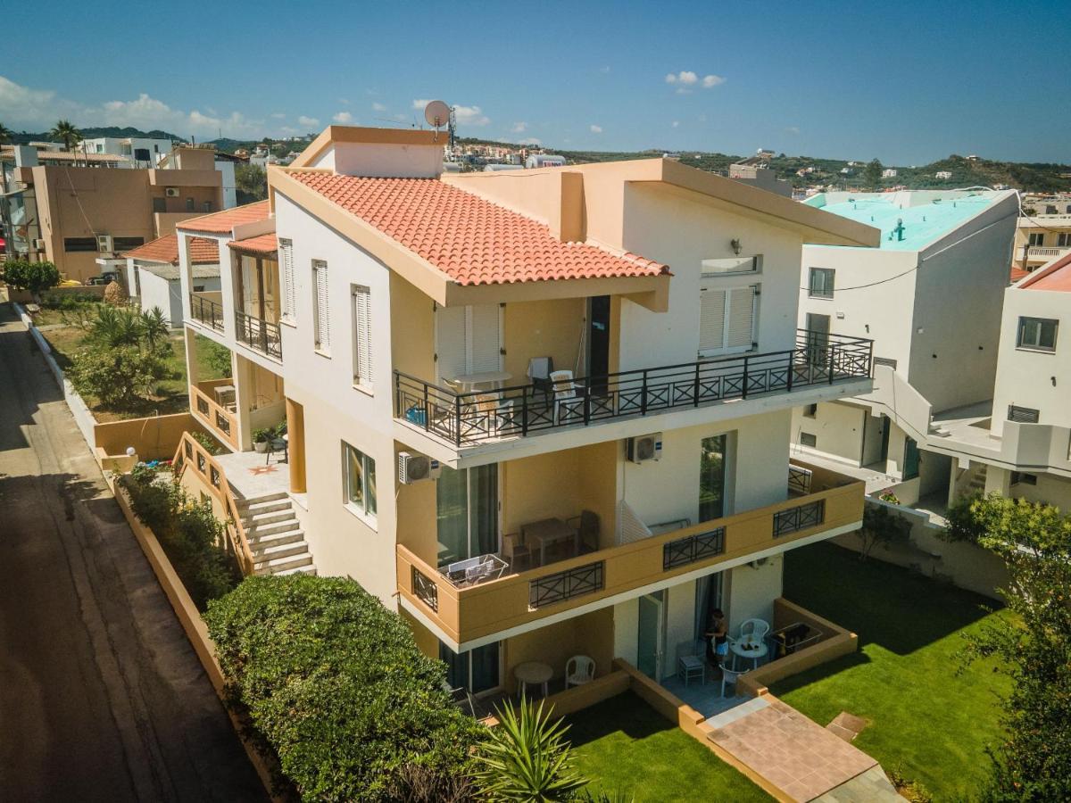 Manos Beachside Apartments Agia Marina Extérieur photo