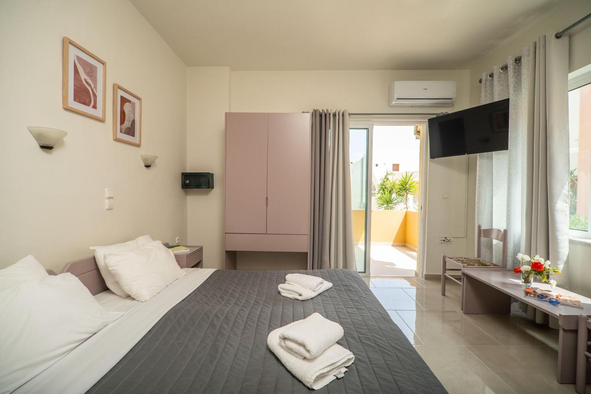 Manos Beachside Apartments Agia Marina Chambre photo