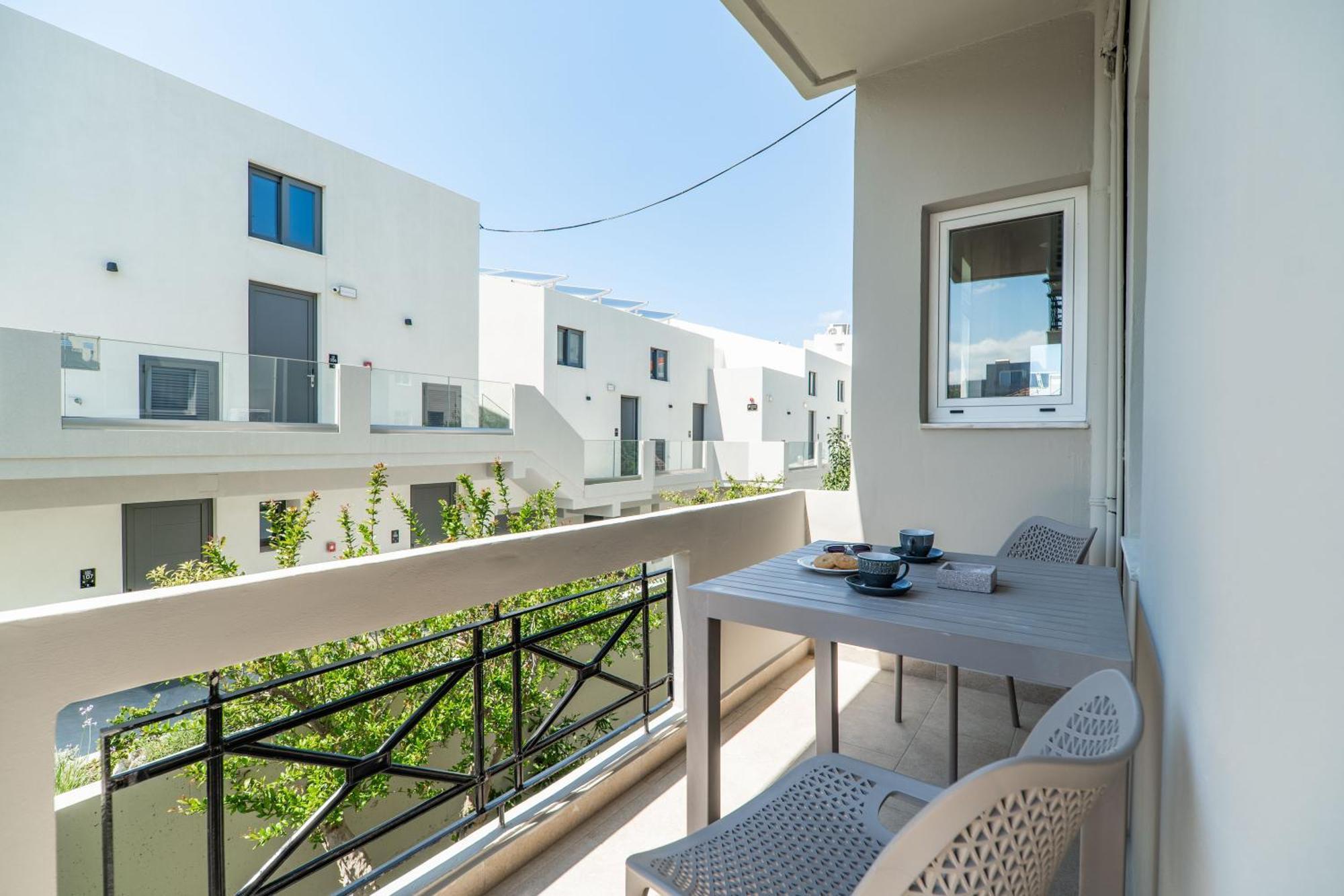 Manos Beachside Apartments Agia Marina Chambre photo