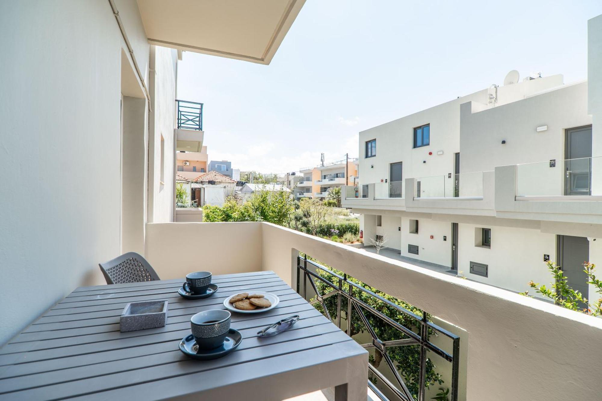 Manos Beachside Apartments Agia Marina Extérieur photo