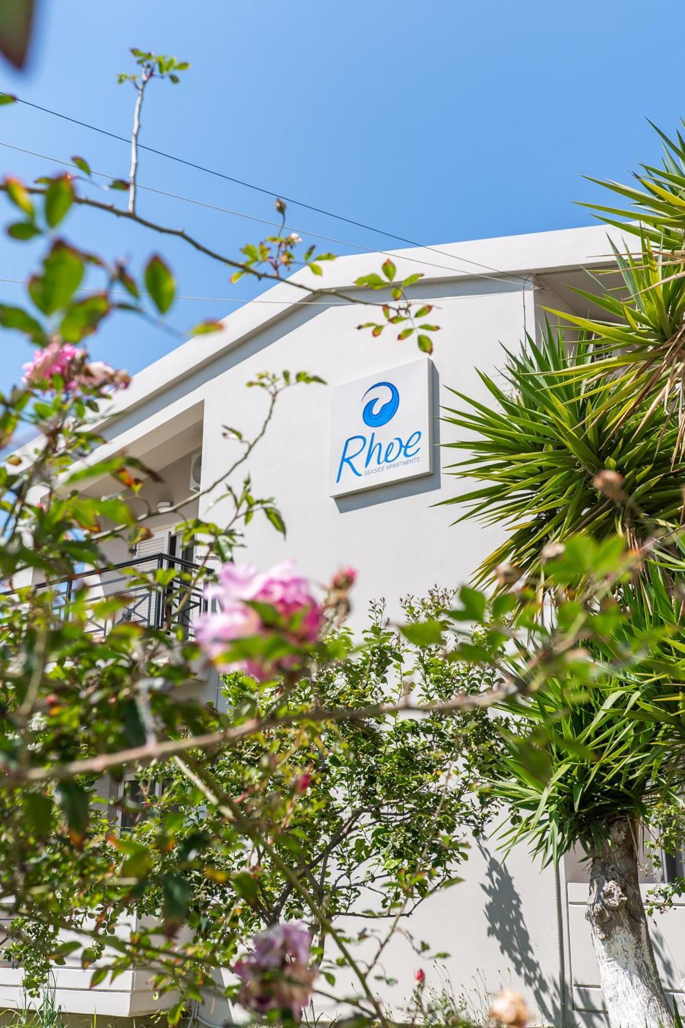 Manos Beachside Apartments Agia Marina Extérieur photo