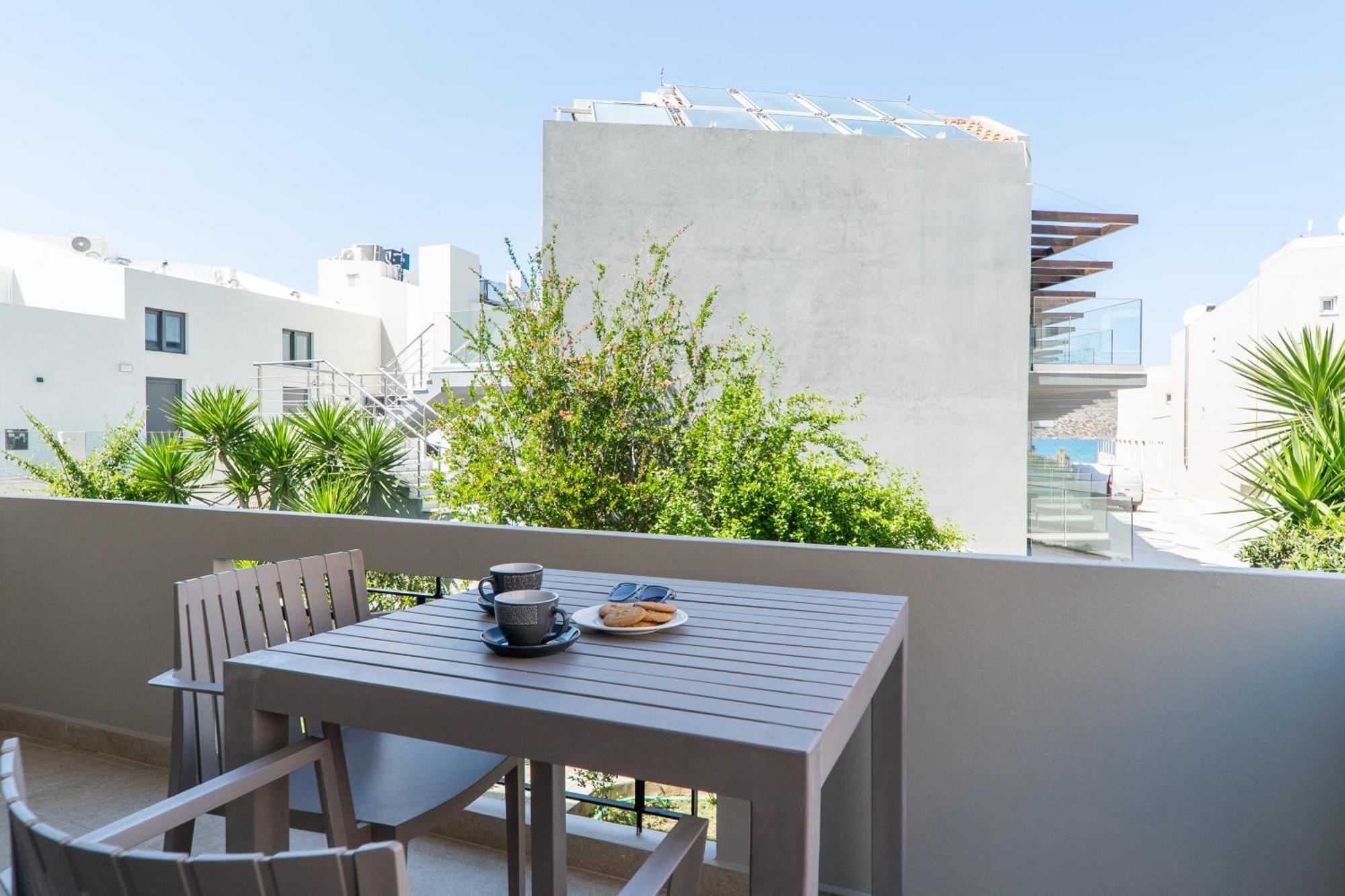 Manos Beachside Apartments Agia Marina Chambre photo