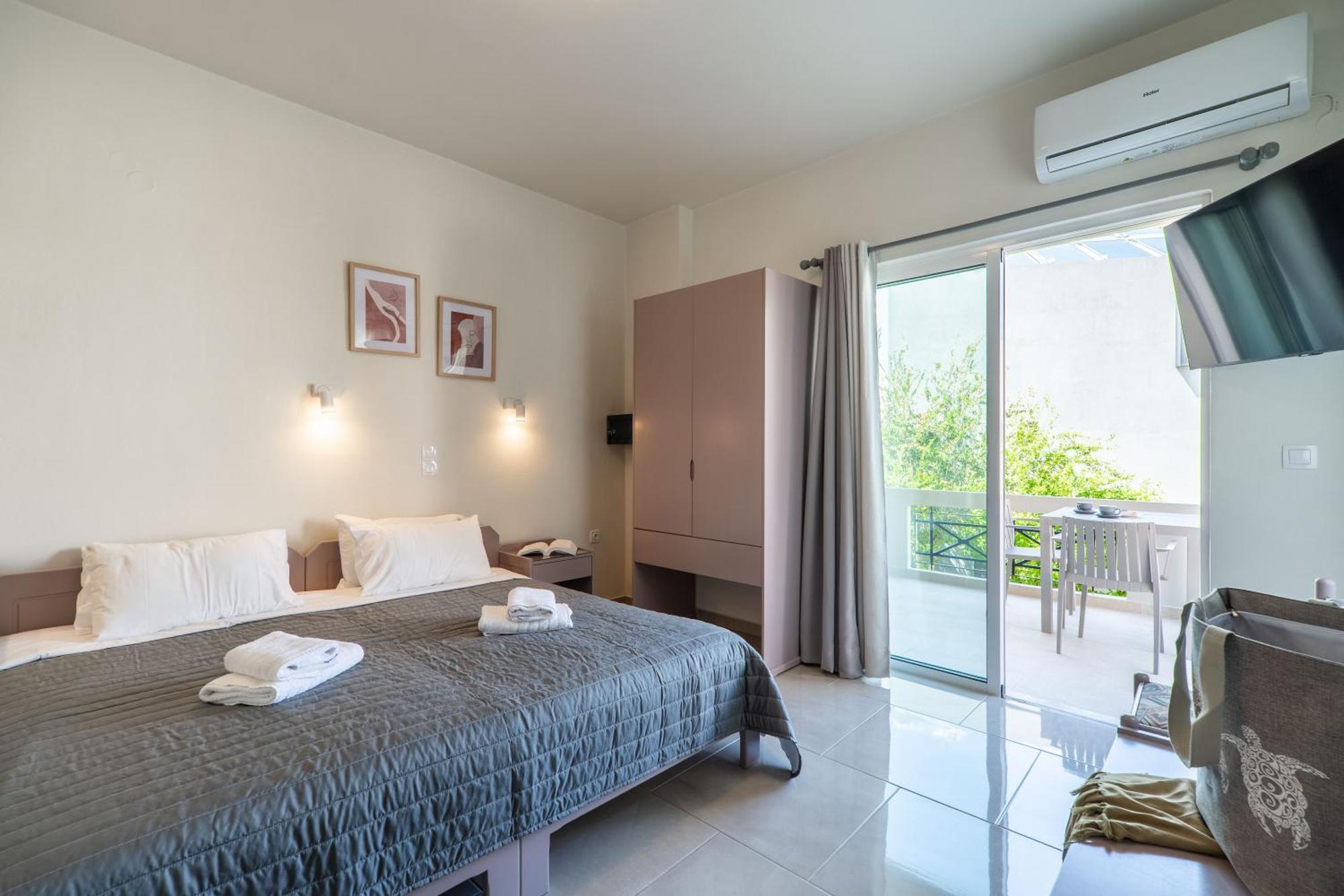 Manos Beachside Apartments Agia Marina Chambre photo