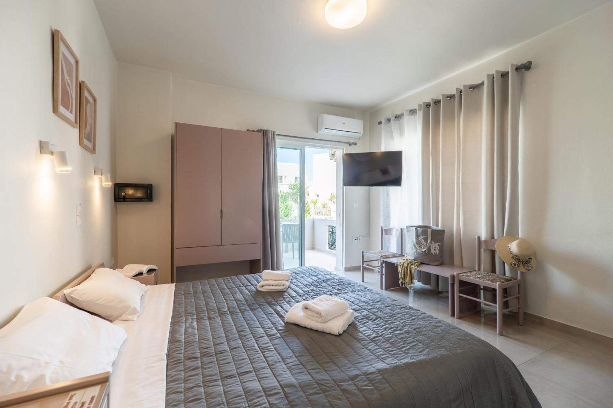 Manos Beachside Apartments Agia Marina Chambre photo