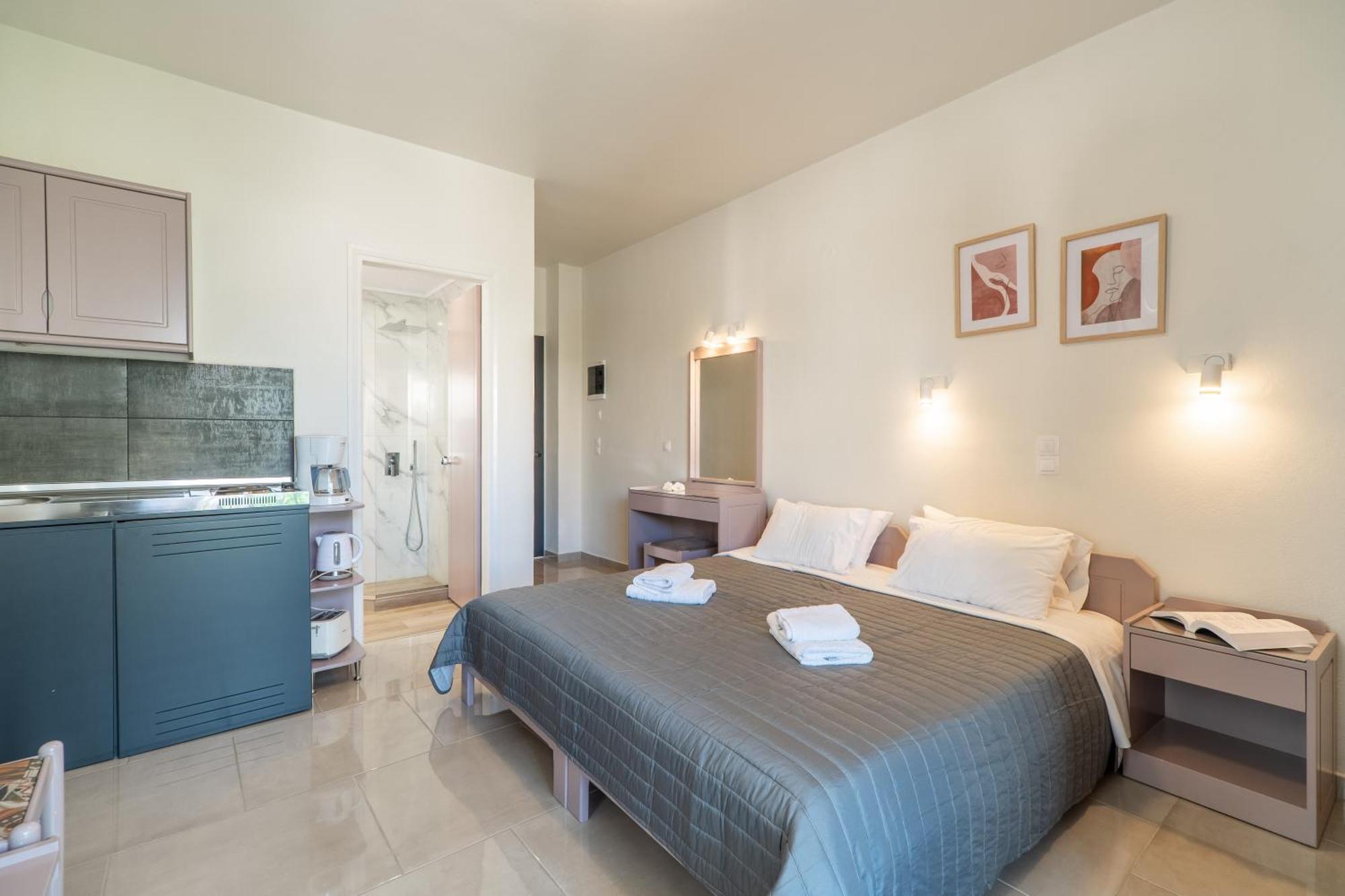 Manos Beachside Apartments Agia Marina Extérieur photo