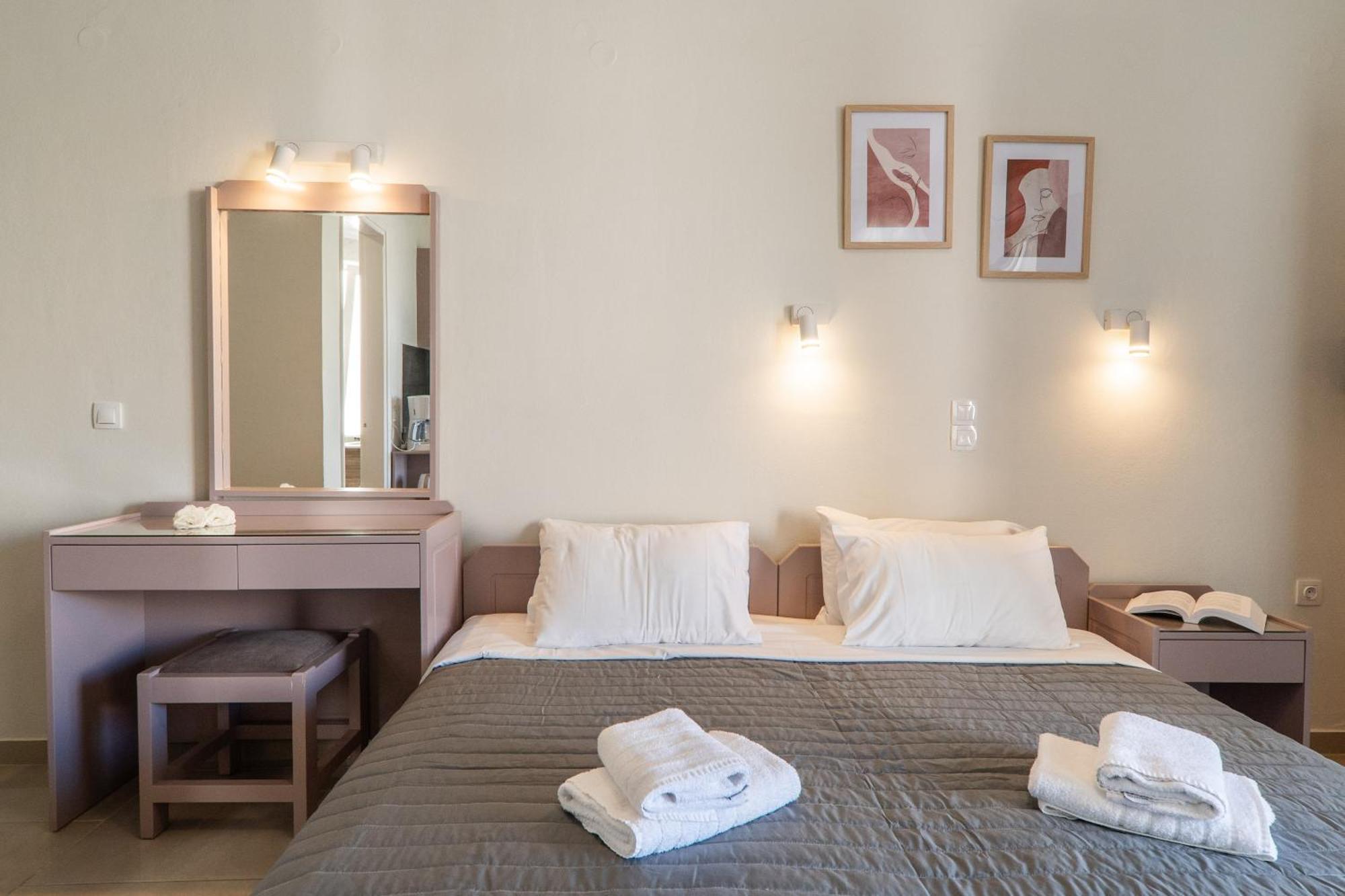 Manos Beachside Apartments Agia Marina Chambre photo